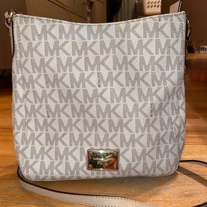 Michael Kors Jet Set Travel Messenger Vanilla